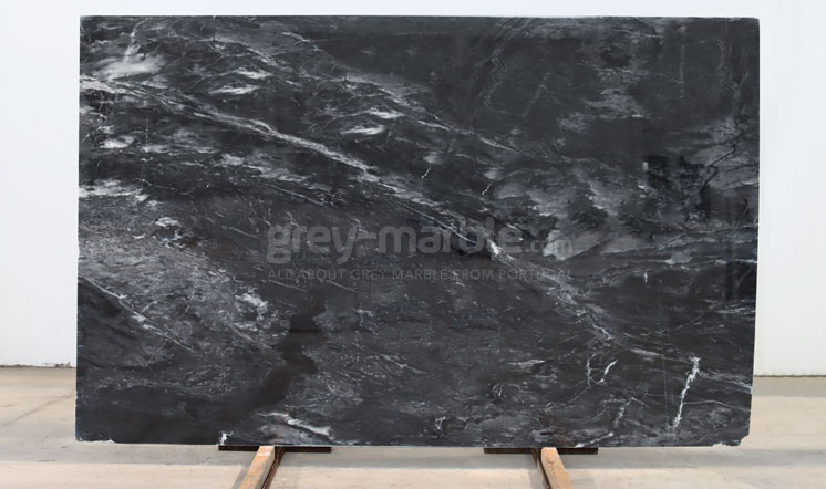 Ruivina Dark marble slabs