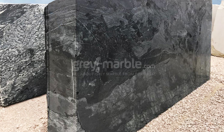 Ruivina Dark marble block